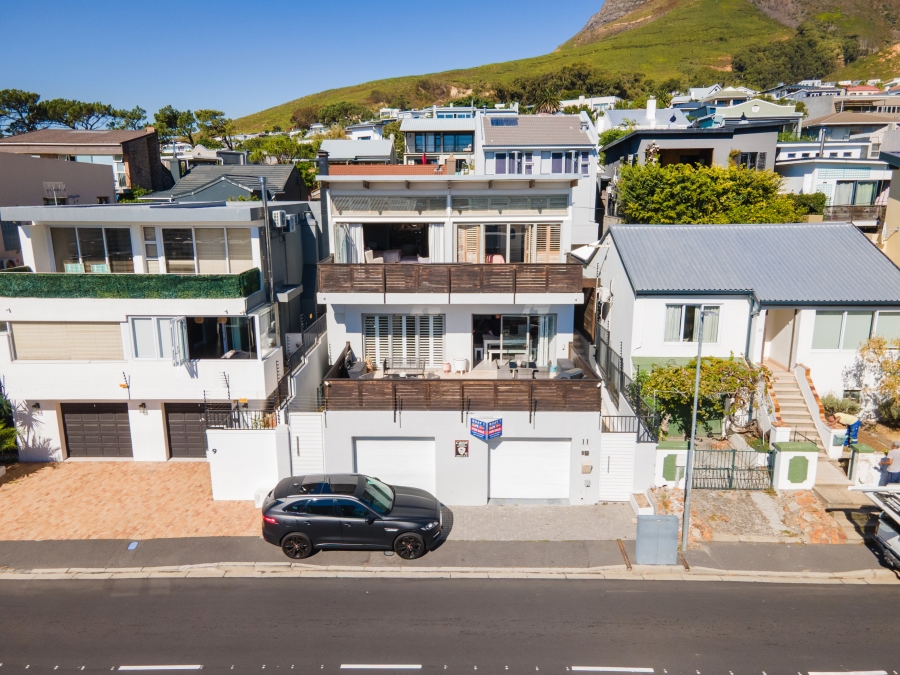 3 Bedroom Property for Sale in Vredehoek Western Cape